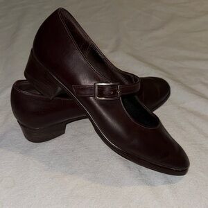 Munro American: Chocolate Leather Mary Jane Loafers. Size 8